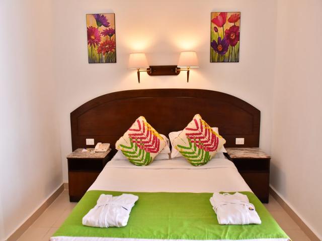 Deluxe Side Sea View Room