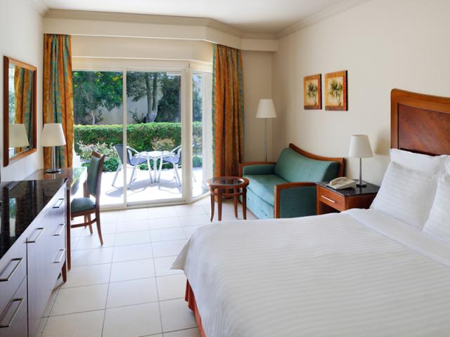 Deluxe Pool View Room