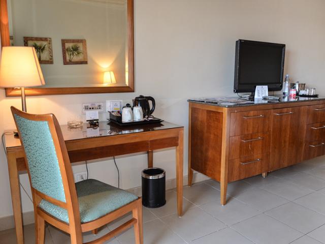 Deluxe Pool View Room