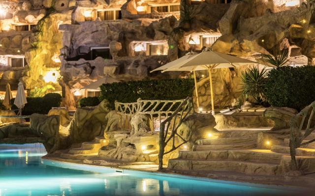 Caves Beach Resort