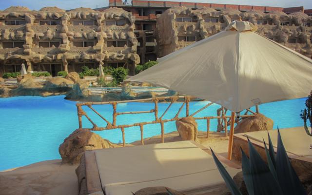 Royal Swim Up