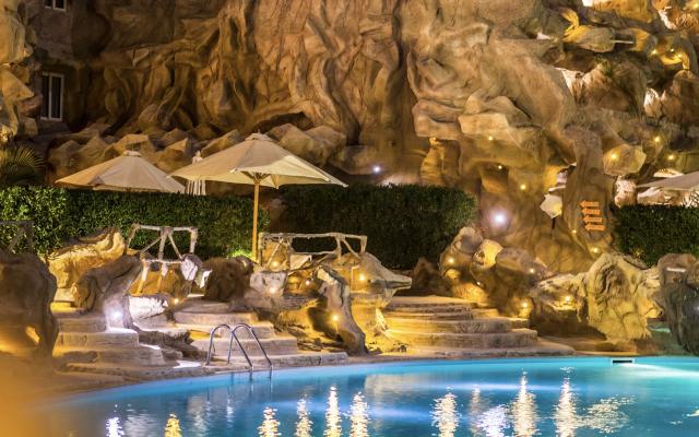 Caves Beach Resort