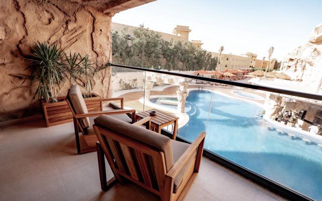 Premium Caves Pool View