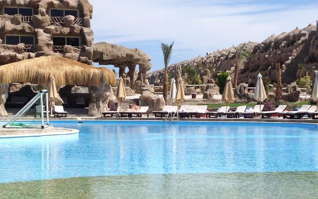 Caves Beach Resort