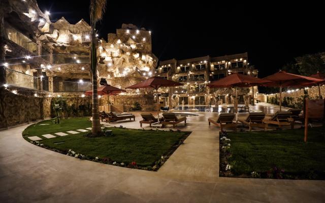 Caves Beach Resort