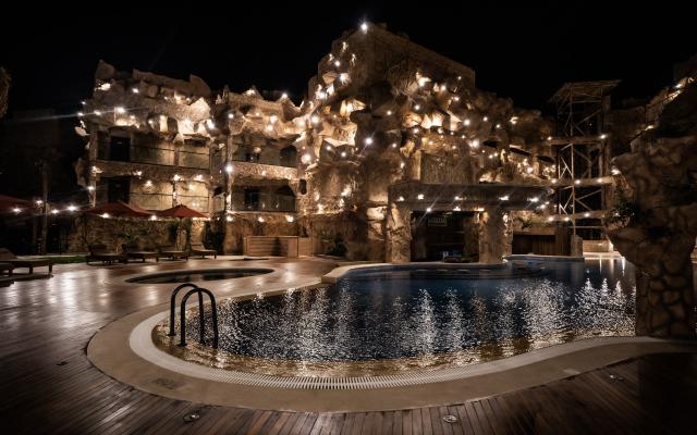Caves Beach Resort