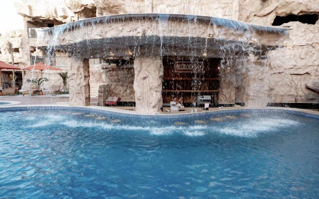 Caves Beach Resort