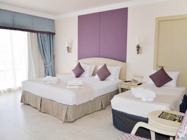 Deluxe Side Sea View Room