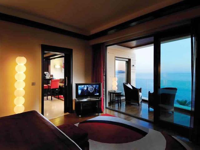 Honeymoon Suite