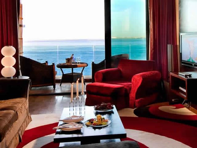 Honeymoon Suite