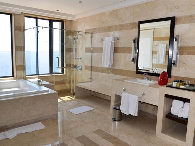 Honeymoon Suite