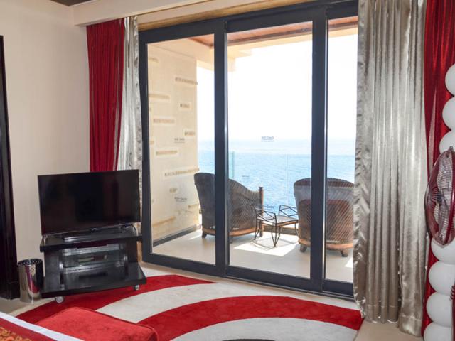 Honeymoon Suite