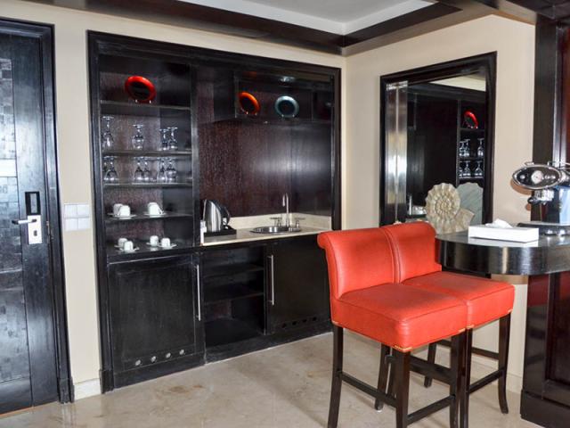 Honeymoon Suite