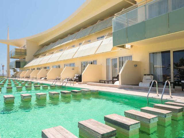Deluxe Room Swim Up