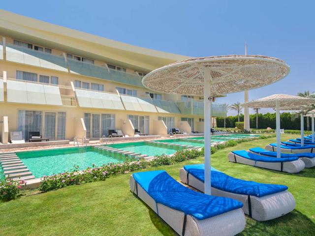 Deluxe Room Swim Up