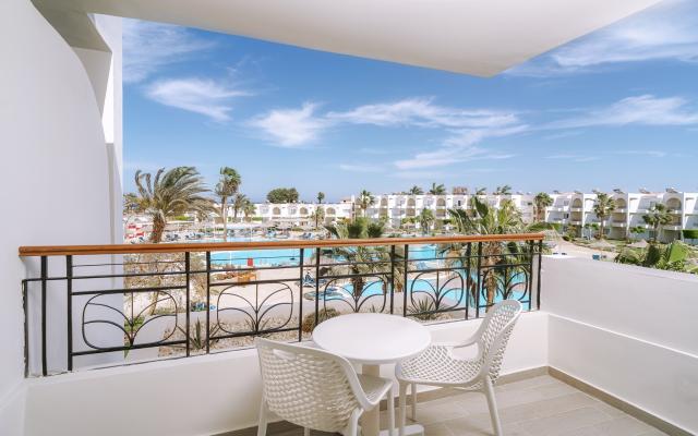 Superior Pool View