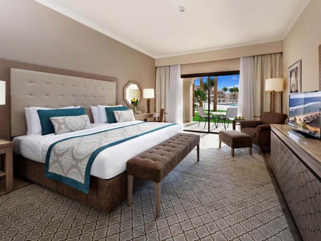 Family Deluxe Pool View Room