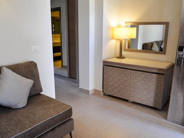 Family Deluxe Pool View Room