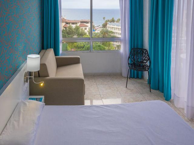 Room With Balcony, Premium