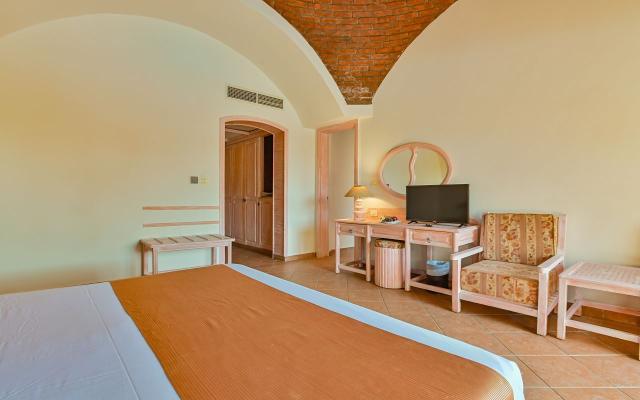 Standard Pool View Room