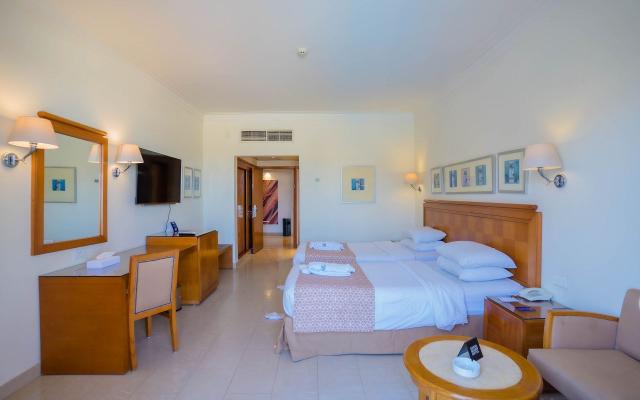 Royal Club Room Pool & Sea View