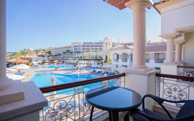 Royal Club Room Pool & Sea View