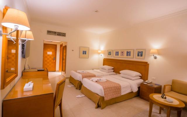 Royal Club Room Pool & Sea View