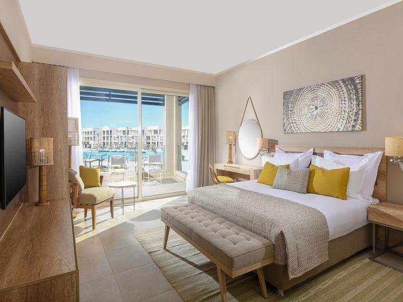 Superior Pool & Sea View Room