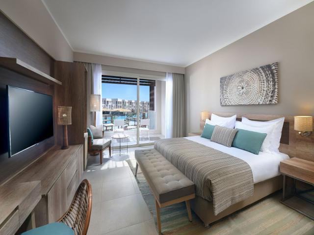 Deluxe Family Pool & Sea View Room