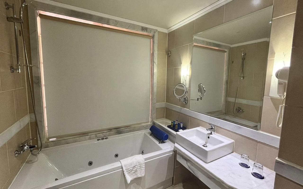 Ultra Deluxe Room With Jacuzzi
