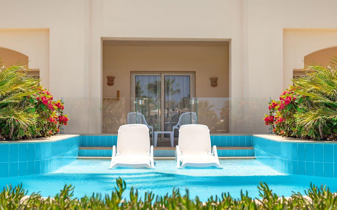 Family Swim Up Room