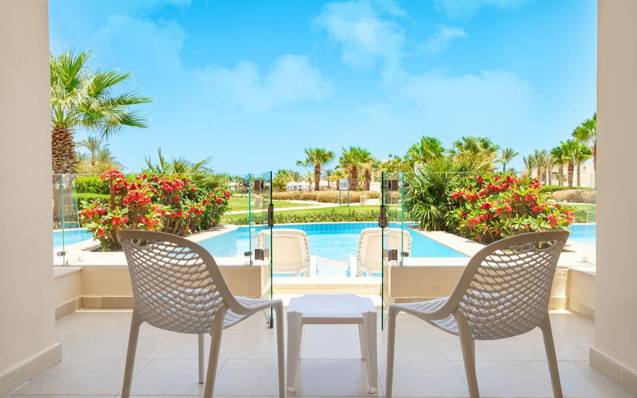 Family Swim Up Room
