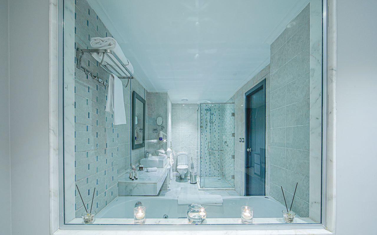 Premium Indoor Jacuzzi Room Sea View