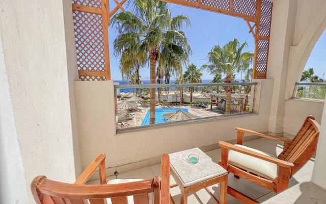 Superior Pool View