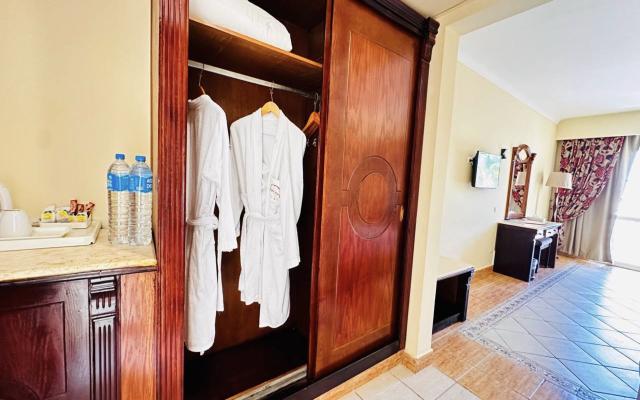 Royal Club Sea View Room