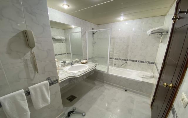 Royal Club Sea View Room