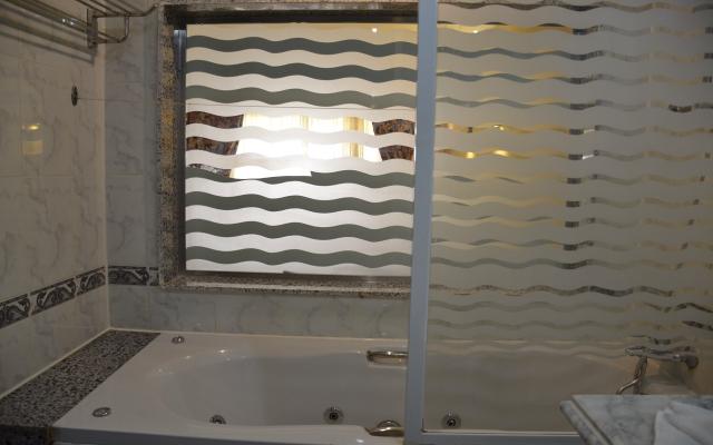 Jacuzzi Suite