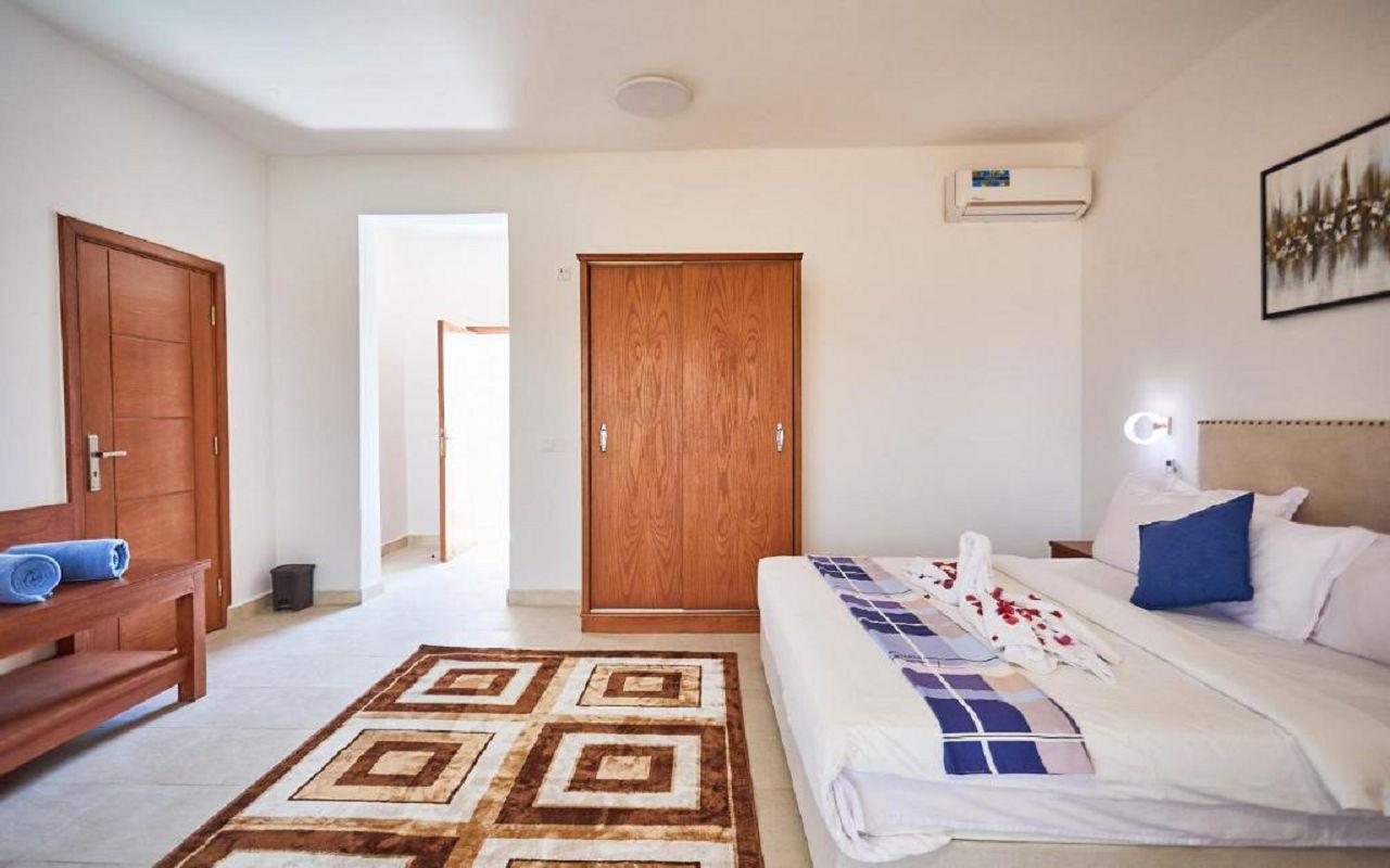 Deluxe King Sea View Room