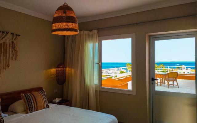 Deluxe Room (Sea View)