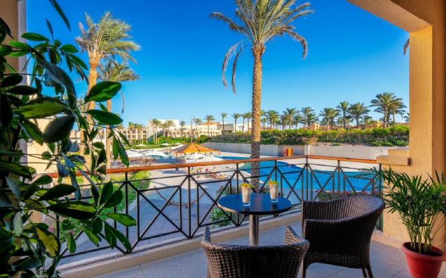 Superior Pool View