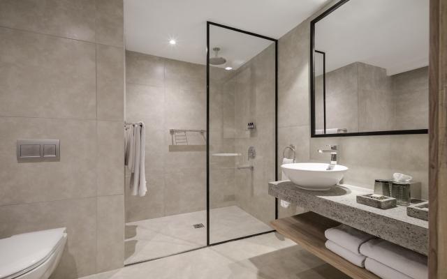 Two-Bedroom Suite Sea View