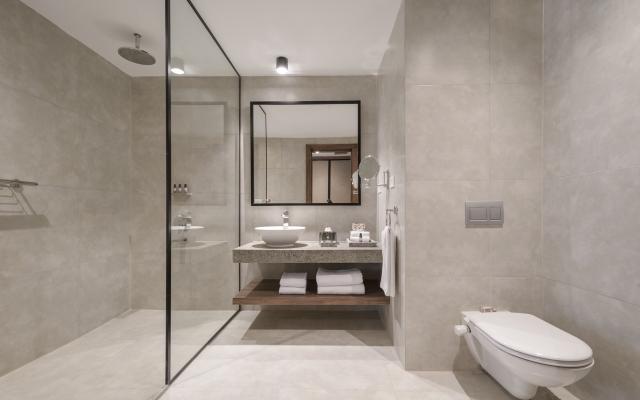 Two-Bedroom Suite Sea View