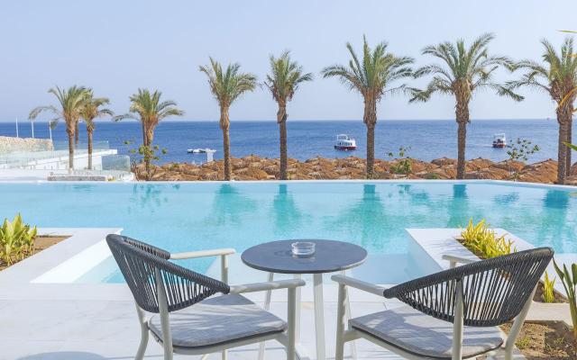 Junior Swim Up Suite