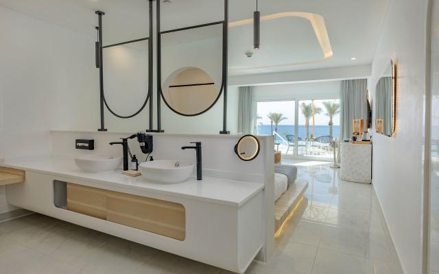 Junior Swim Up Suite