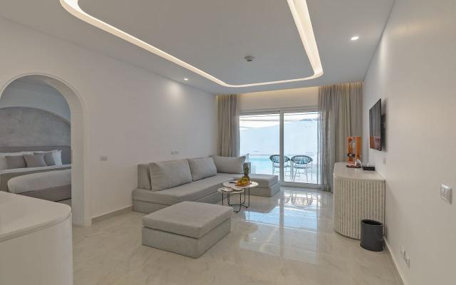 Executive Pool Suite 