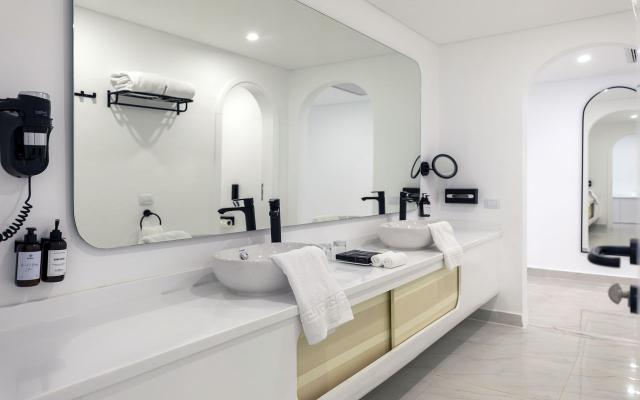 Executive Pool Suite 