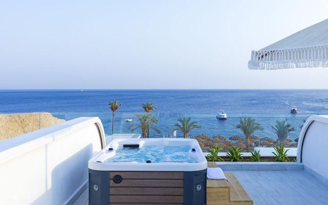 Duplex Jacuzzi Suite Sea View / Beach Front