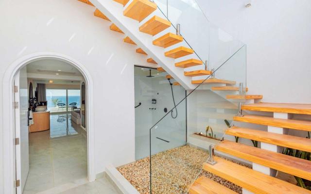 Duplex Jacuzzi Suite Sea View / Beach Front