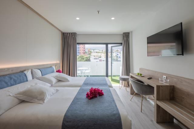 DBL (2AD) with Balcony Sea View