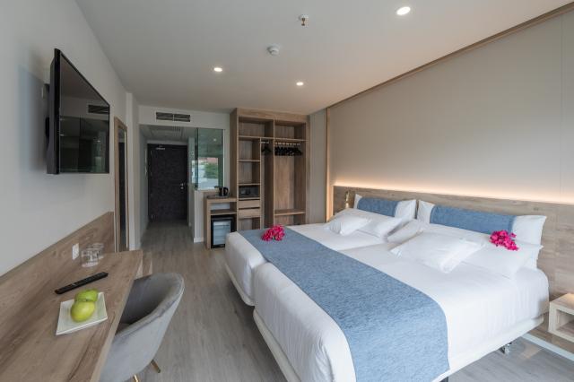 DBL (2AD) with Balcony Sea View